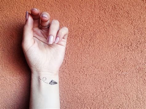 tatuaggi significativi uomo|Tatuaggi piccoli: 300 immagini e idee per donna e。